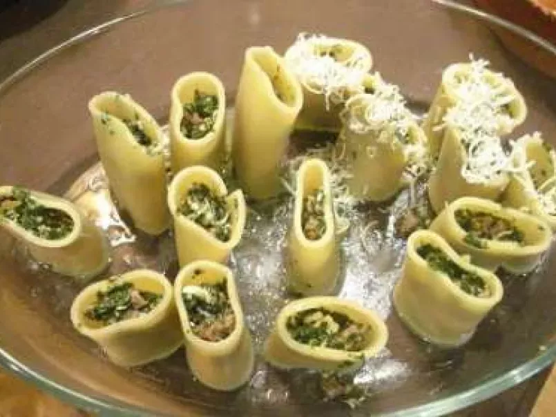 Schiaffoni ripieni di ricotta, spinaci e salsiccia (Pasta Schiaffoni rellena de ricotta, espin - foto 2
