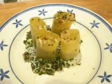 Schiaffoni ripieni di ricotta, spinaci e salsiccia (Pasta Schiaffoni rellena de ricotta, espin