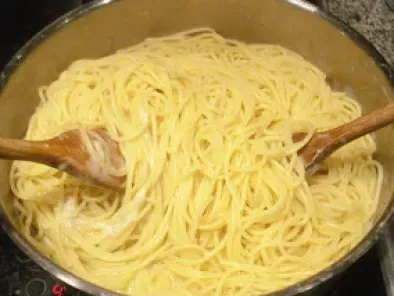 Spaghetti Cacio e pepe (Espaguetis queso de oveja y pimienta) - foto 2