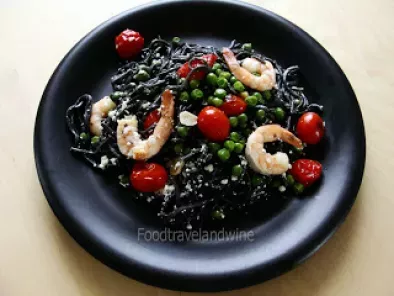 Spaghetties negros con Tomates Cherry Asados, Arvejas, Queso Feta y Gambas Asadas... - foto 3