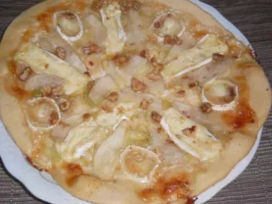 SUPER-PIZZA DE QUESO BRIE, QUESO DE CABRA Y PERA !! - foto 2