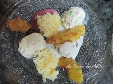 Surtido de helados, con piña caramelizada y bizcocho esponja - foto 6