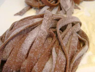 Tagliatelle de Pasta al Cacao con Salsa de Hongos Mixtos. - foto 4