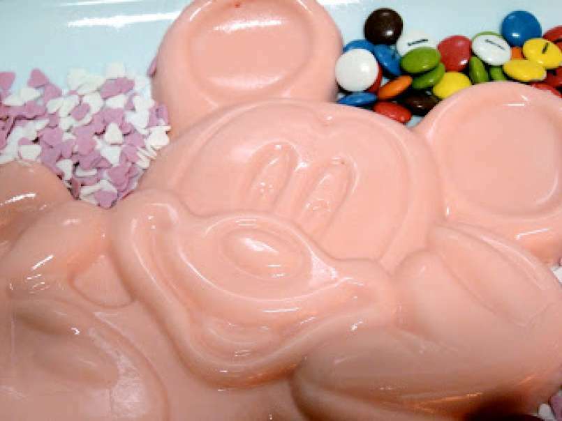 Tarta de gelatina de fresa y leche (o mickey mouse rosa) - foto 2