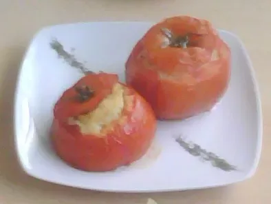 tomate relleno de arroz a la milanesa