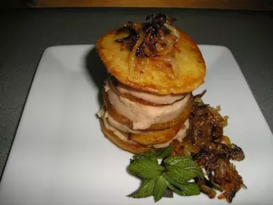Torre de babel de manzana con foie gras mi cuit
