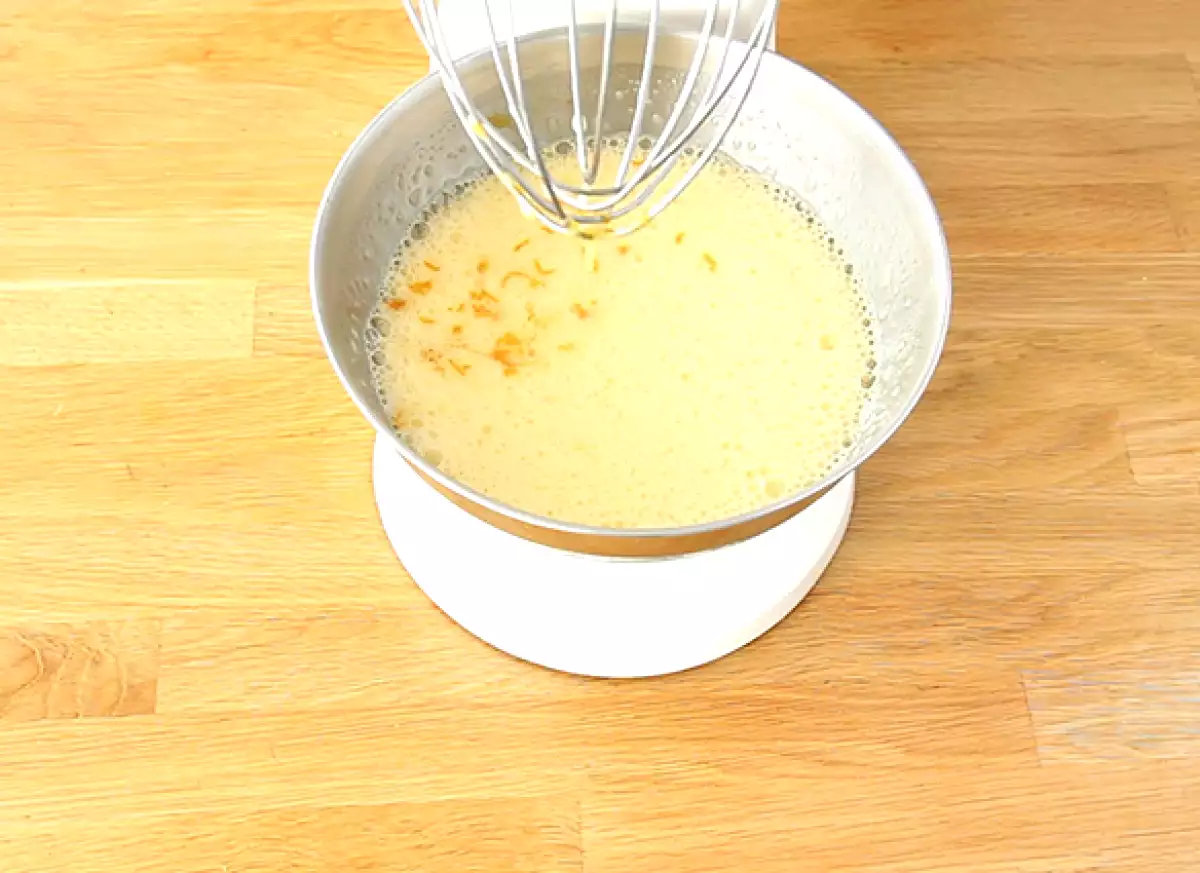 Paso 2: Incorpora mantequilla y secos