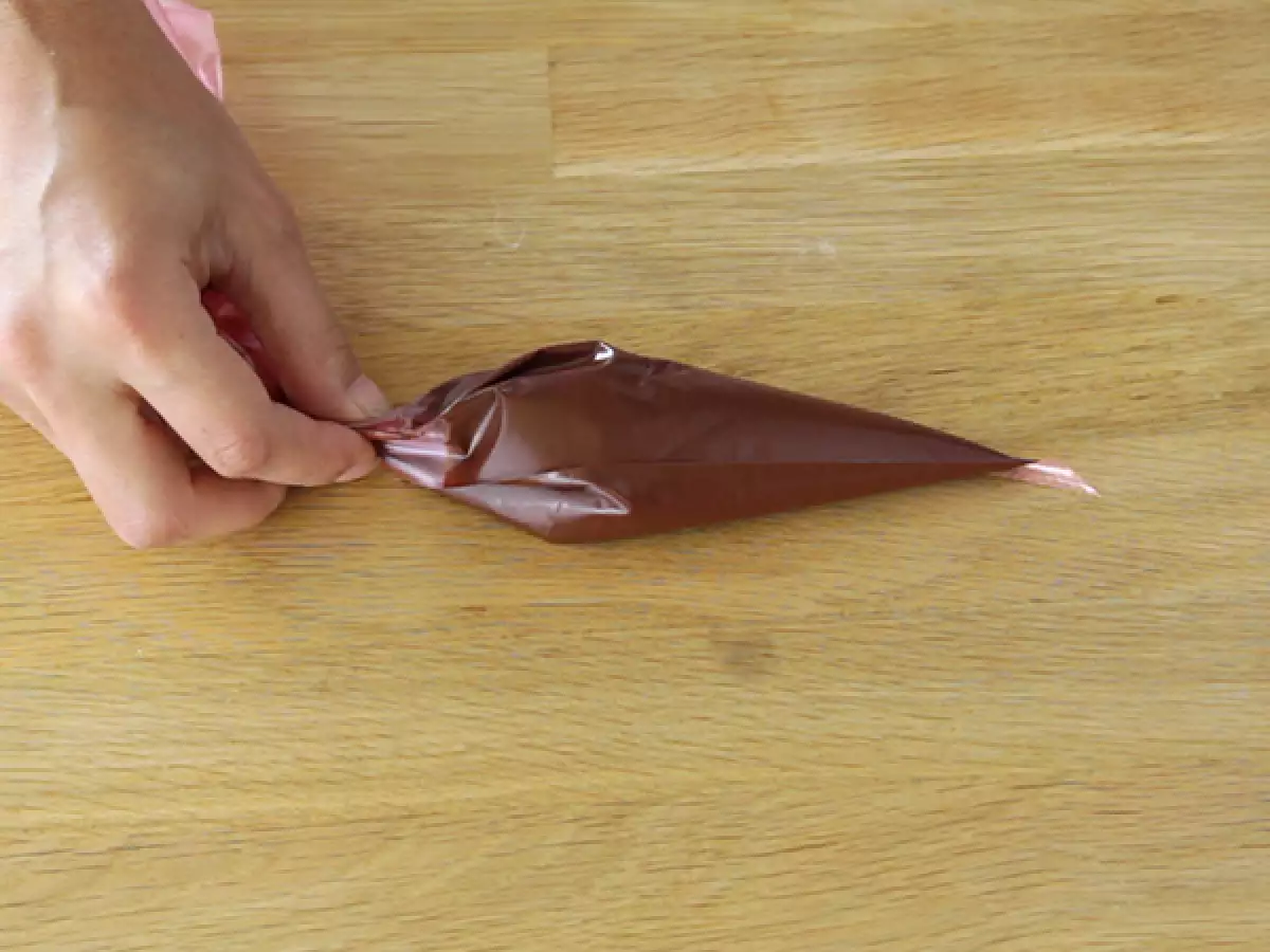 Paso 2: Pásalo a una manga pastelera o una bolsa de congelación