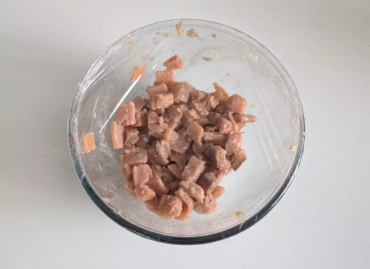 1. Marinar el salmón