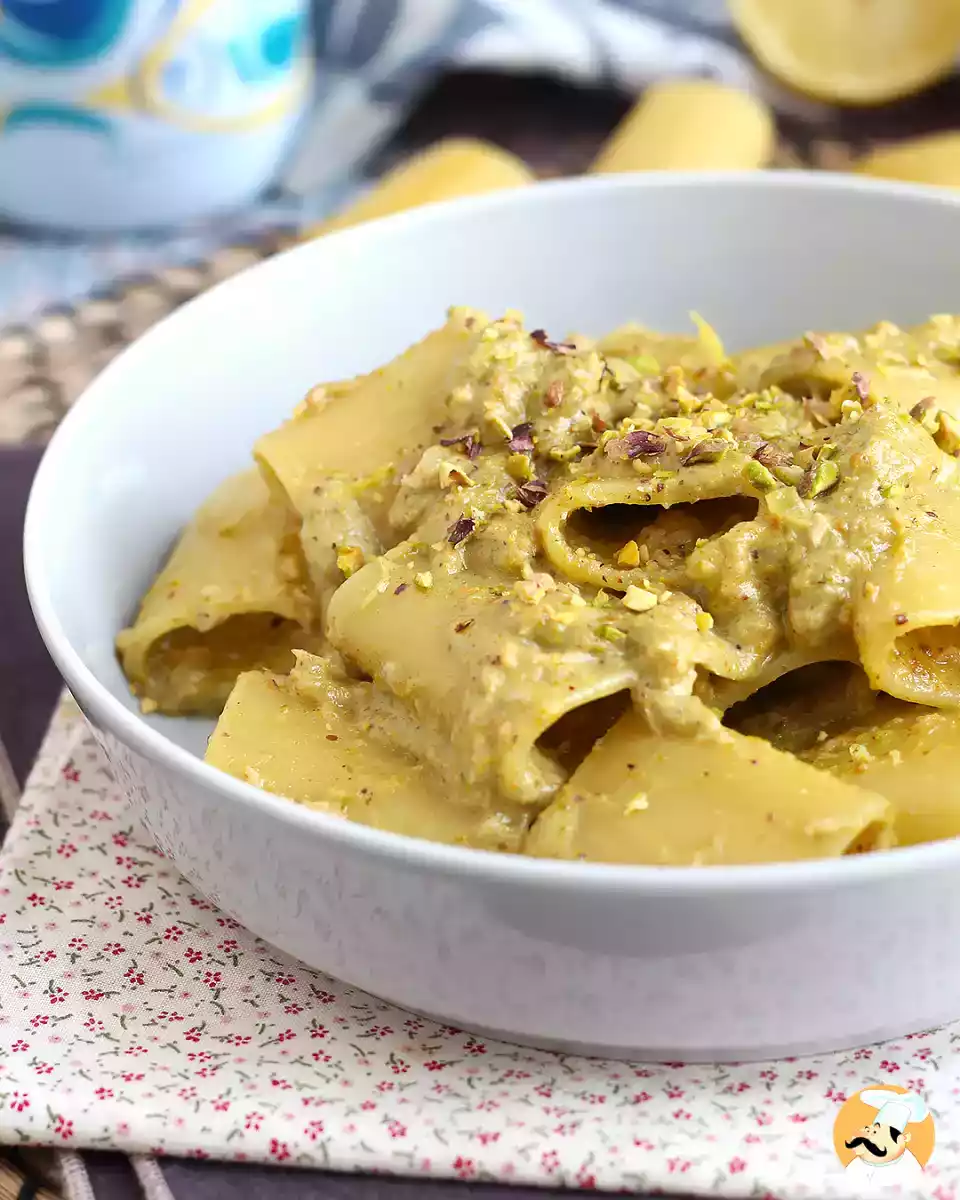 6. Paccheri con atún, pistachos y limón