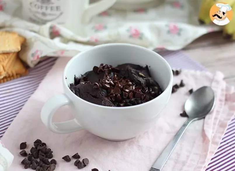 Mug cake chocolate y mantequilla de cacahuete al microondas - 1 min