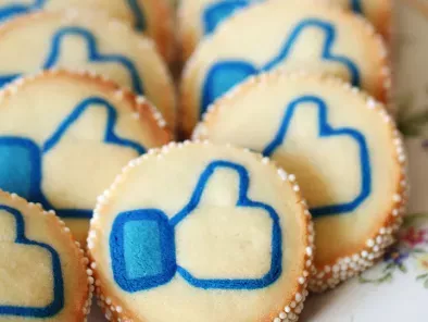 facebook-thumbs-up-cookies-eugenie-kitchen061