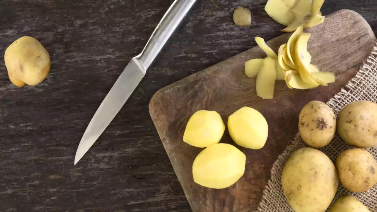 ¿Cómo evitar que las patatas se oxiden cuando se pelan?