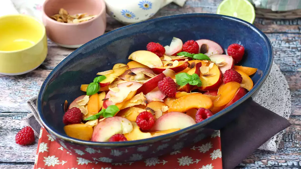 Estas 2 ensaladas de fruta, llenas de color y frescor, van a transformar tu verano