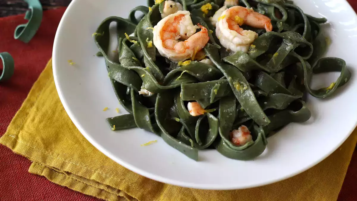 Las 12 recetas con gambas que siempre desaparecen primero (y una se hace en 10 minutos)