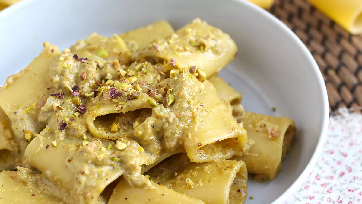 Esta receta de pasta vuela de la mesa en minutos… tanto que todos acaban pidiéndote cómo se hace