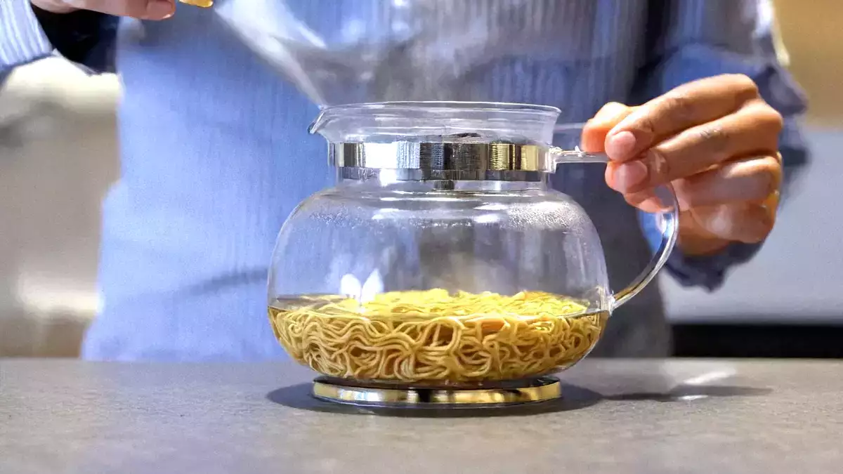 Este truco para hacer pasta en una cafetera sí funciona (y vas a querer probarlo)