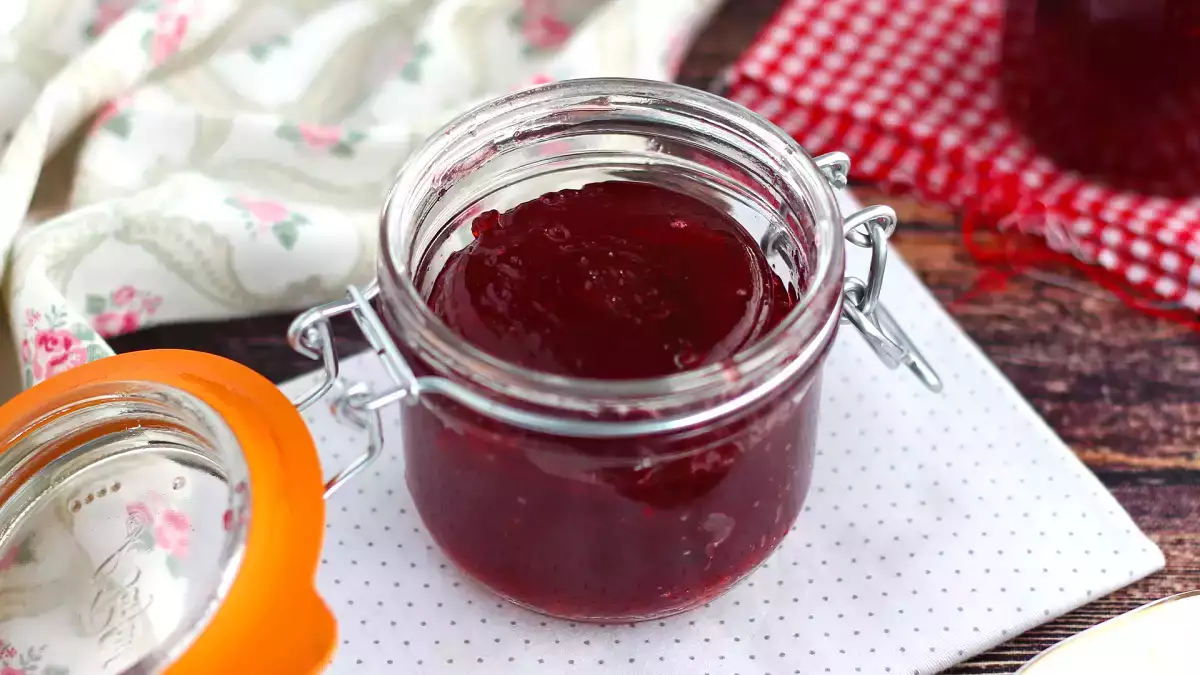 ¿Una mermelada de ciruelas casera con solo tres ingredientes? Sí, es posible, ¡y está absolutamente deliciosa!