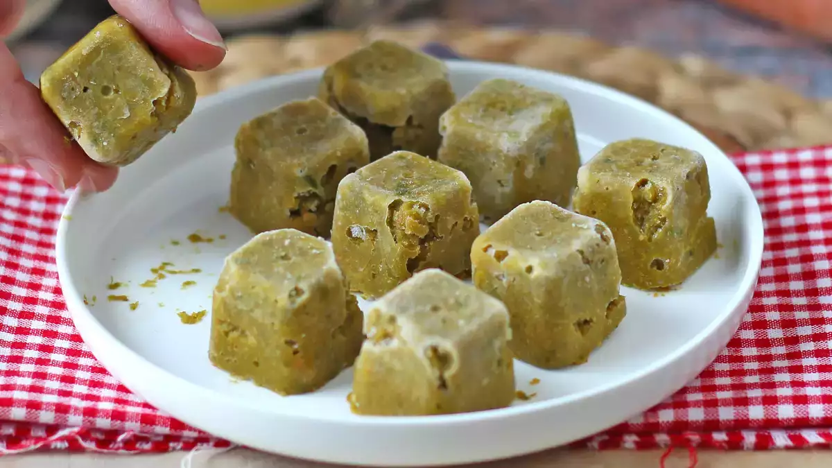 Haz tus propios cubos de caldo de verdura concentrado: naturales, llenos de sabor y que duran meses en el congelador