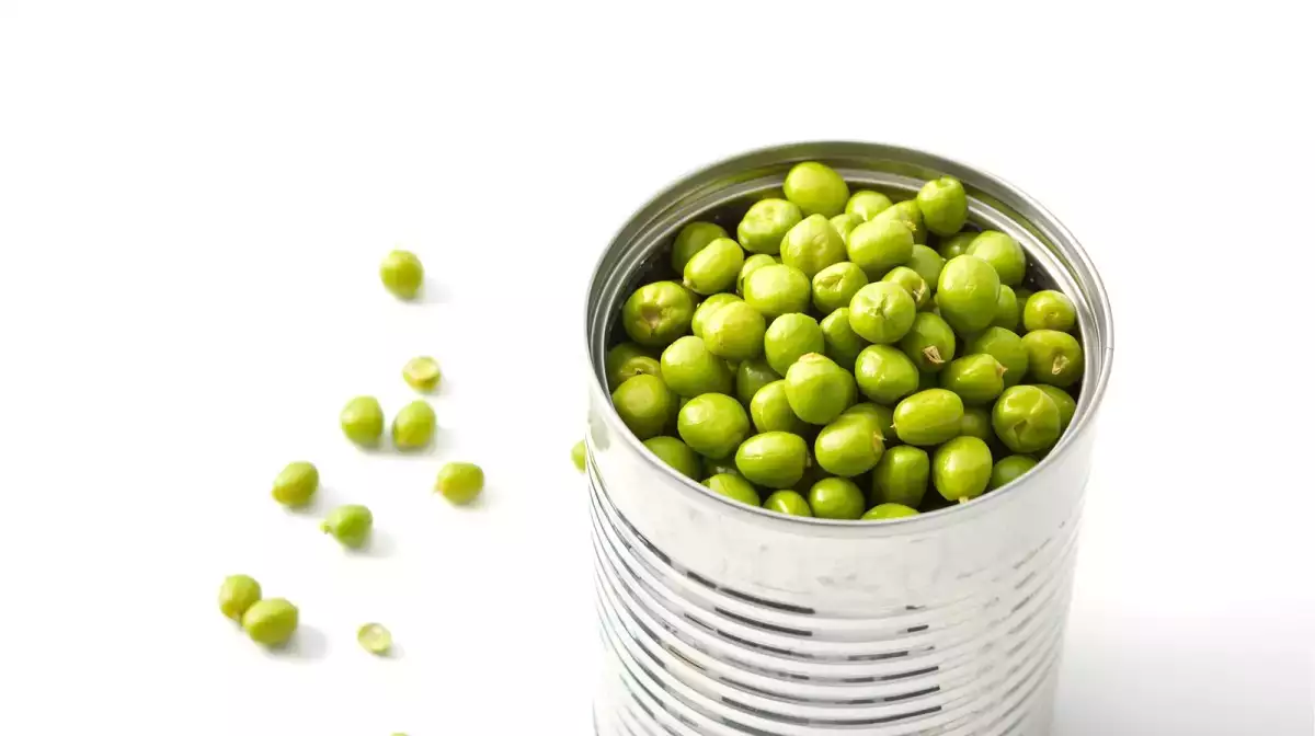 Sin abrelatas, sin drama: cómo abrir una lata sin herramientas (y sin peligro)