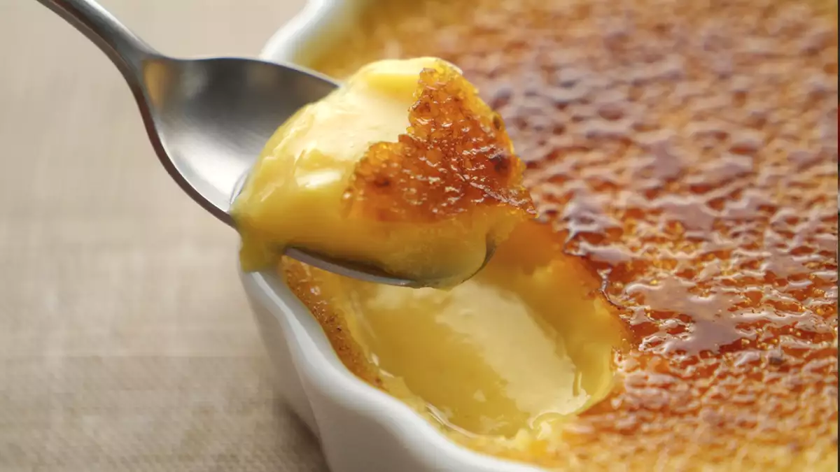 13 recetas con yemas de huevo para aprovecharlas con ingenio y convertirlas en postres irresistibles