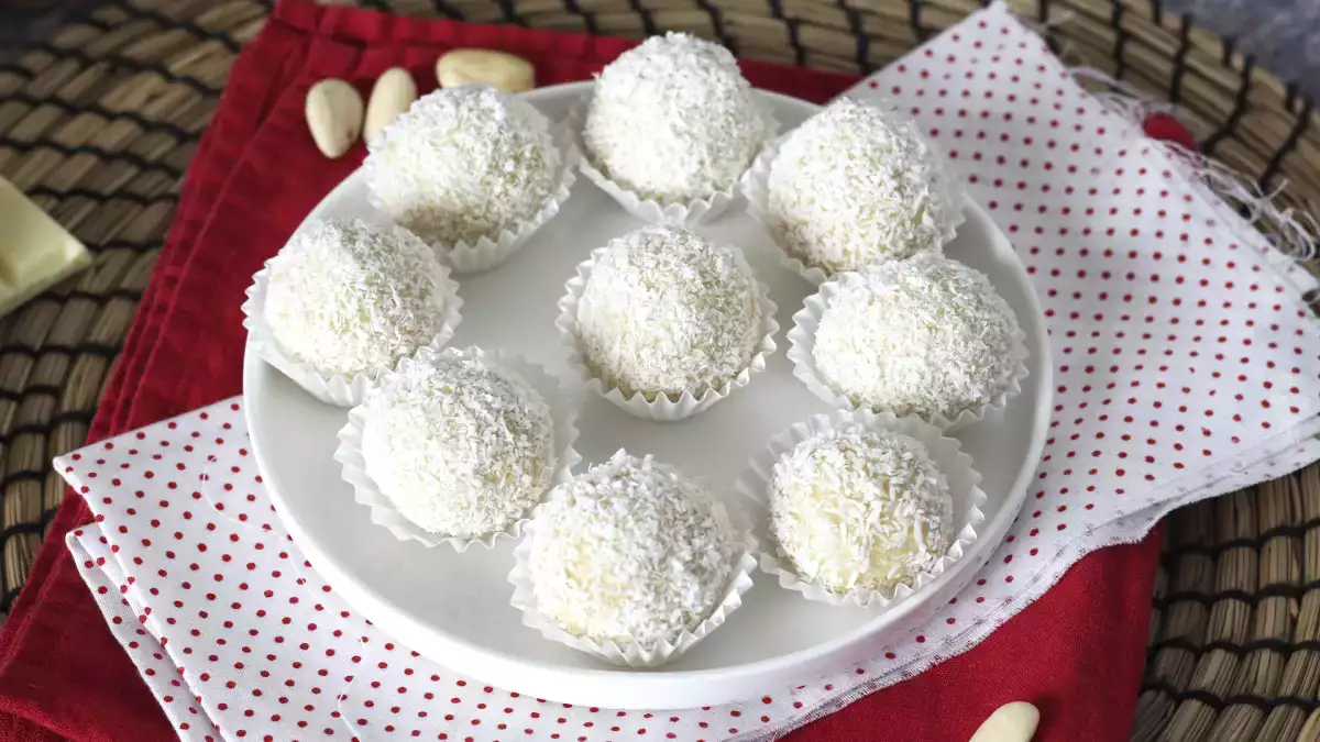 Tres dulces inspirados en los bombones Raffaello que querrás preparar esta Navidad