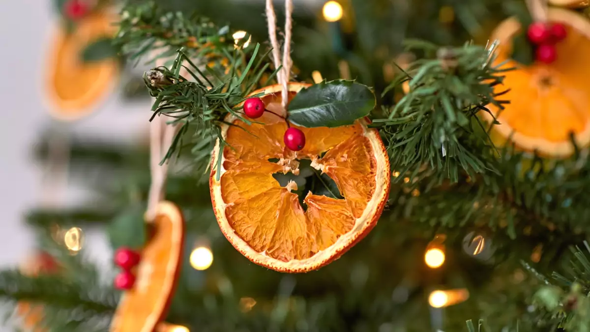 Cómo hacer naranja deshidratada para tus decoraciones de Navidad (y dejar la casa con aroma festivo)