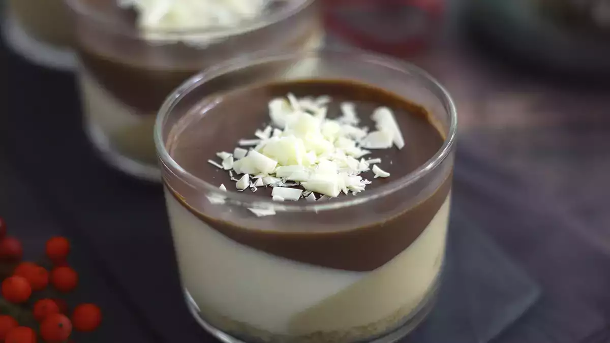 Vasitos de turrón y chocolate: el postre más elegante (y fácil) de Nochebuena