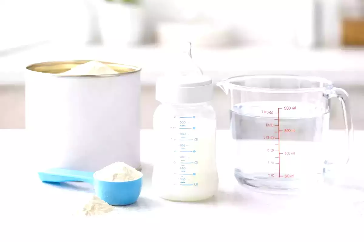 Alerta alimentaria: Nestlé amplía la retirada preventiva de lotes de leche de fórmula por posible presencia de cereulida (Bacillus cereus)