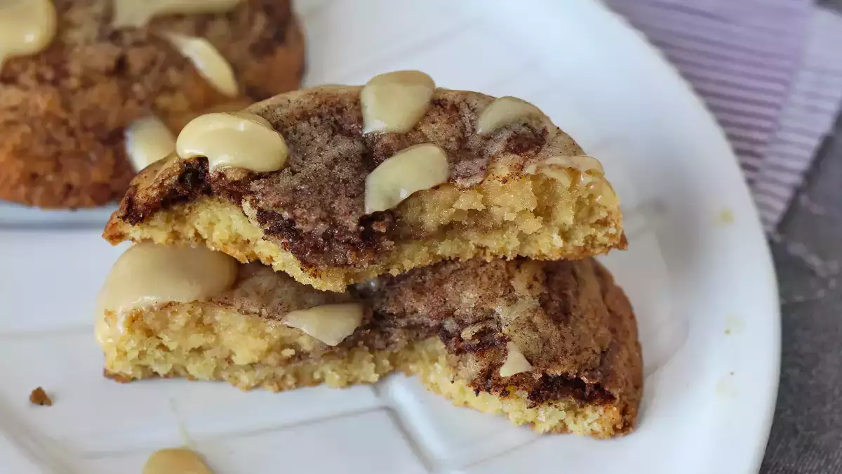 ¿El sabor de los cinnamon rolls en formato cookie? Esta combinación es demasiado buena como para dejarla pasar