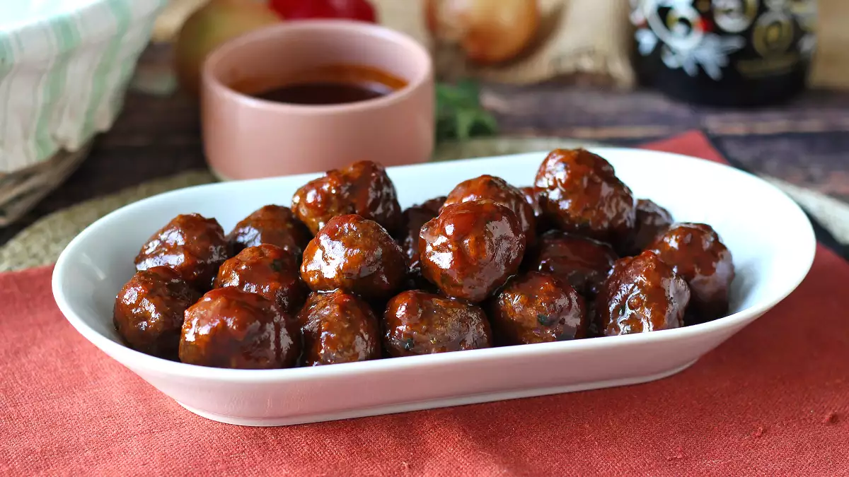 Albóndigas en freidora de aire con salsa agridulce estilo barbacoa: la receta fácil e irresistible perfecta para cena y aperitivo (lista en menos de 30 minutos).