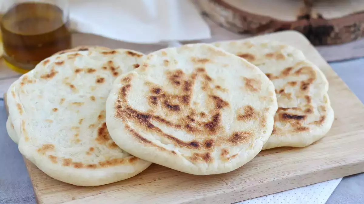 4 recetas de pan en sartén con ingredientes sencillos para disfrutar de pan caliente recién hecho casero