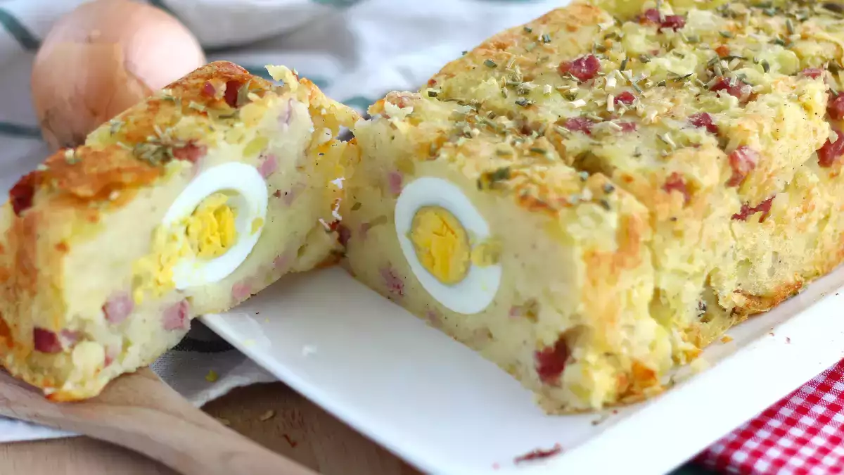 Cinco recetas saladas de Pascua en las que el huevo aparece al cortar