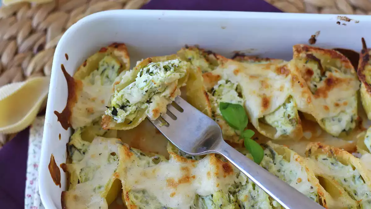 Conchiglioni rellenos de ricotta, calabacín y limón: un primer plato cremoso, vistoso y perfecto para la primavera