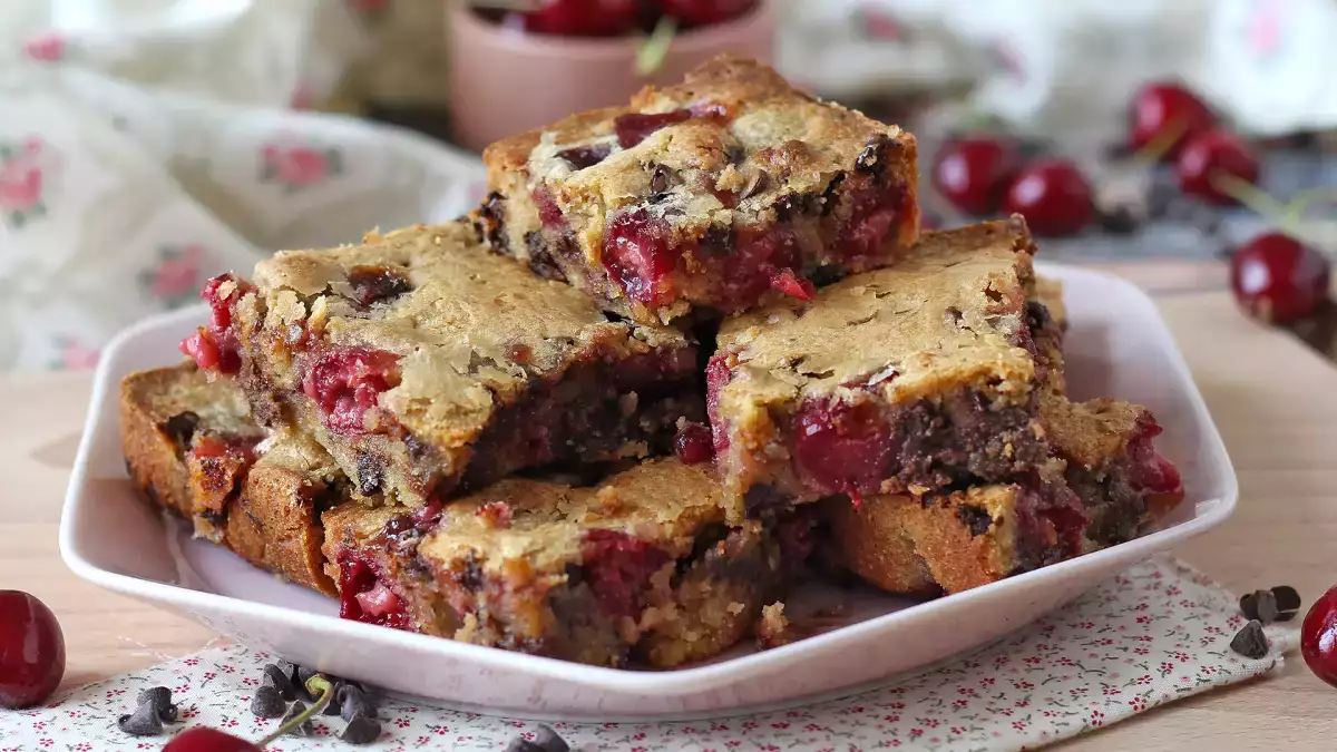 Del chocolate con frambuesas a la tarta de fresas: 10 bizcochos y tartas con frutas de primavera