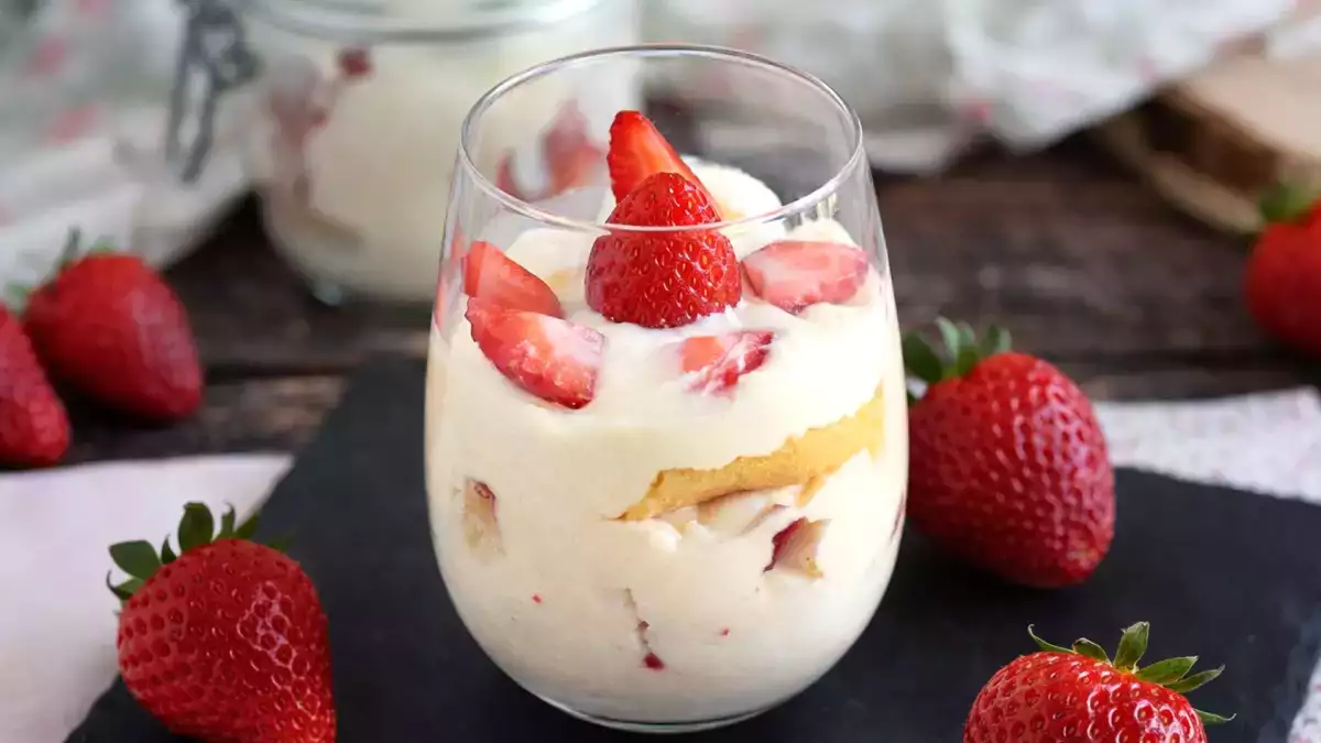 Tiramisú de fresas: una versión primaveral del clásico italiano