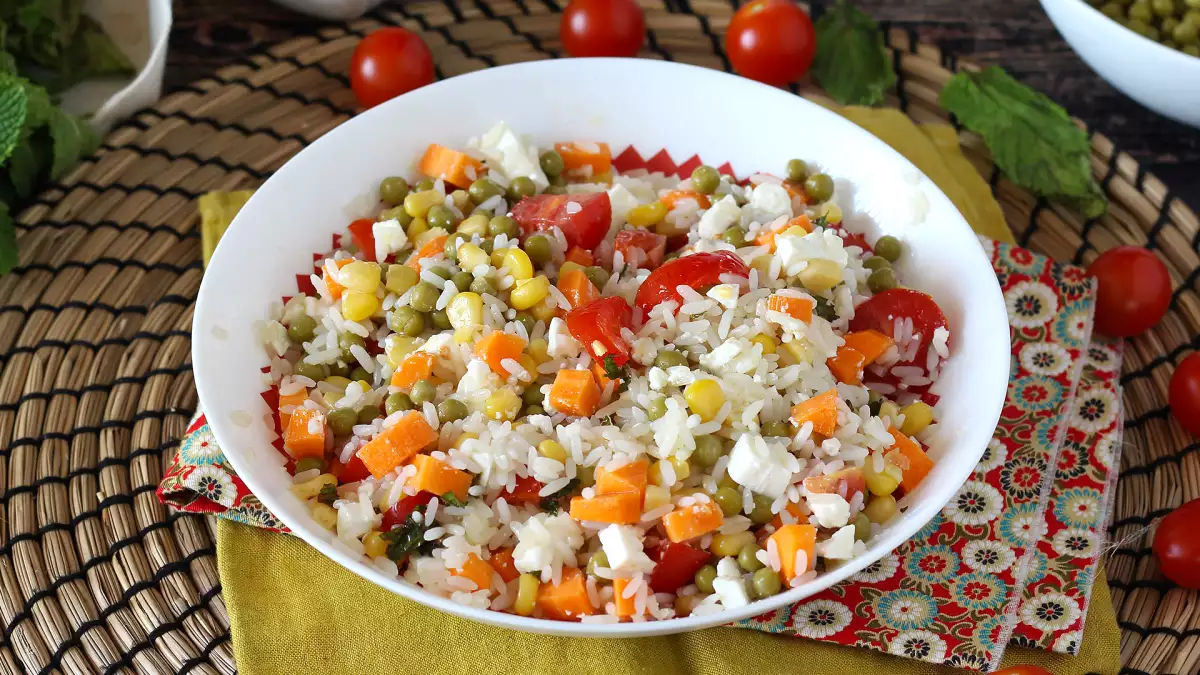 Haz ensaladas con las sobras: 17 recetas para convertir lo que queda en la nevera en platos estupendos