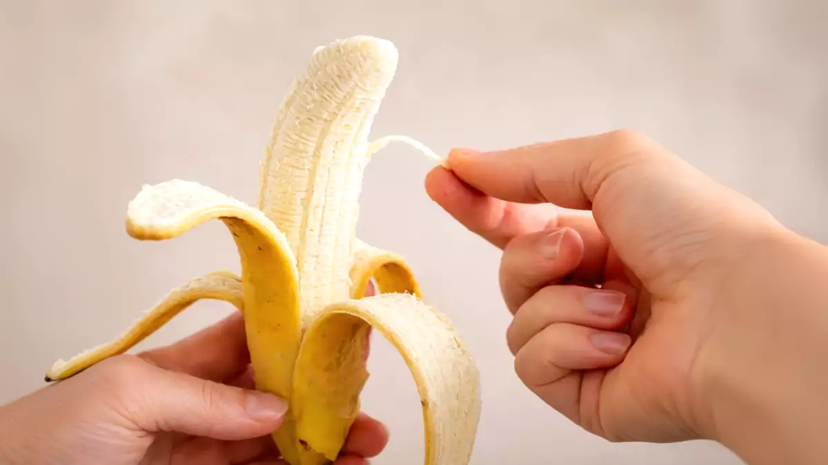 ¿Qué son esas hebras en el plátano y por qué aparecen siempre?