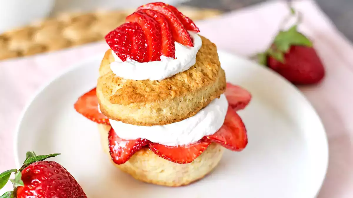 Strawberry shortcake, el postre primaveral de fresas y nata que adoran en Estados Unidos