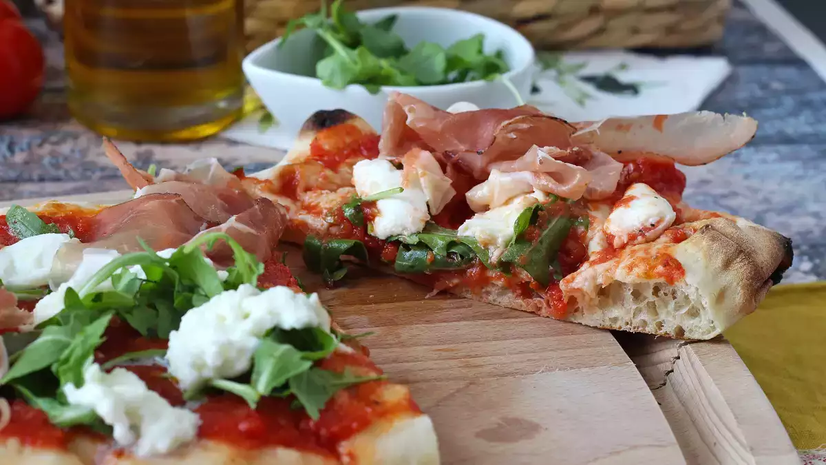 Pinsa: la alternativa a la pizza más ligera y lista en pocos minutos en casa