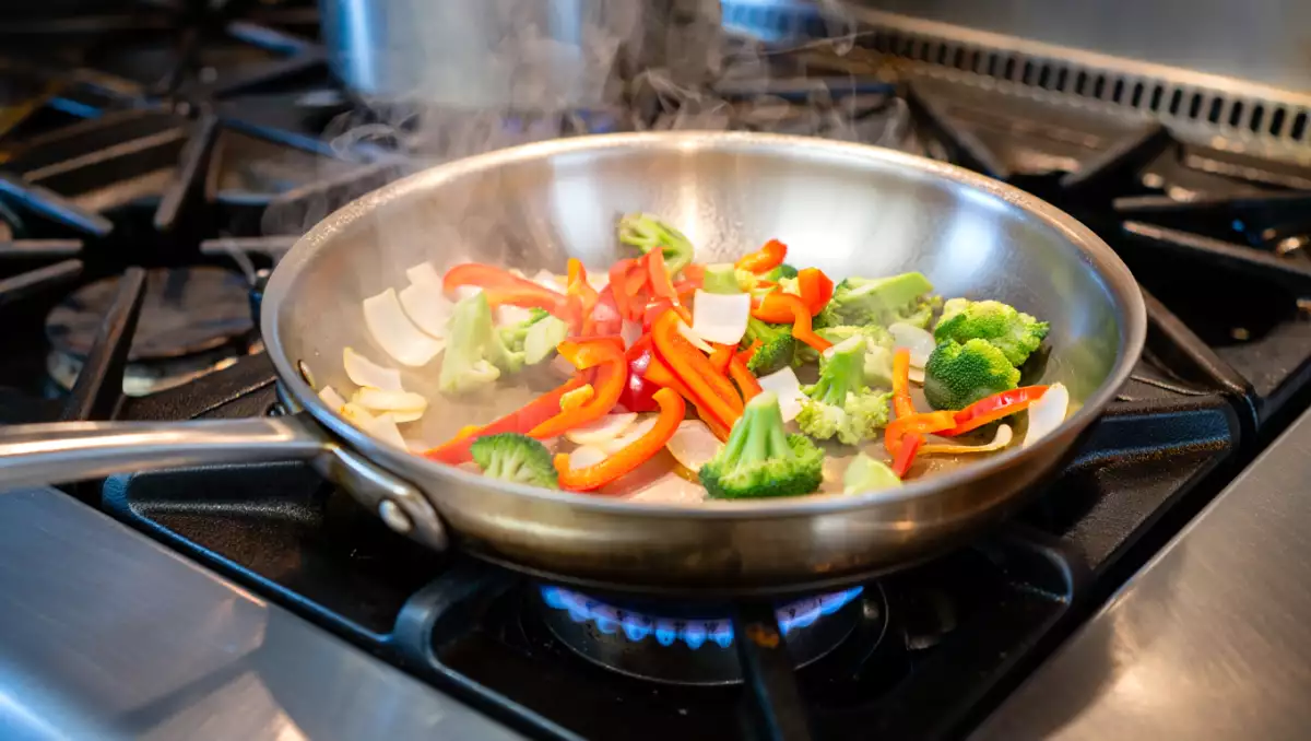 Sartén de acero inoxidable: el truco más sencillo para que nada se pegue y cocinar sea más fácil