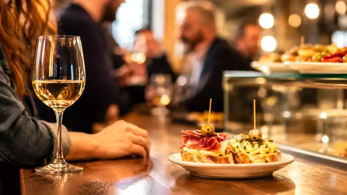 El origen de la tapa: Un plato pequeño para una historia enorme