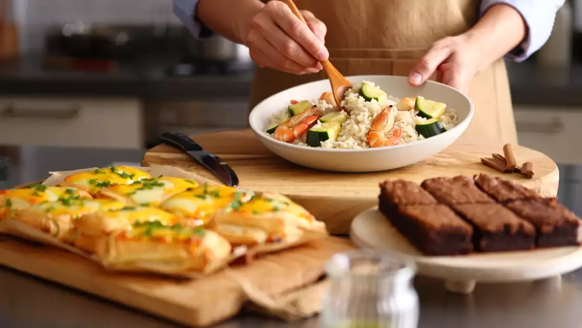 Menú del día, 30 de junio: Deliciosos palitos de hojaldre, ensalada refrescante y brownie de chocolate