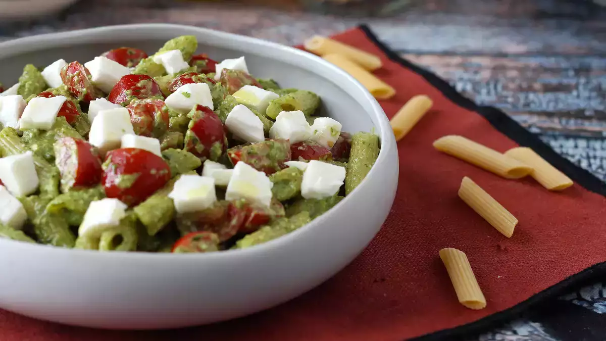 Estas seis recetas de pasta fría son justo lo que apetece cuando el calor aprieta