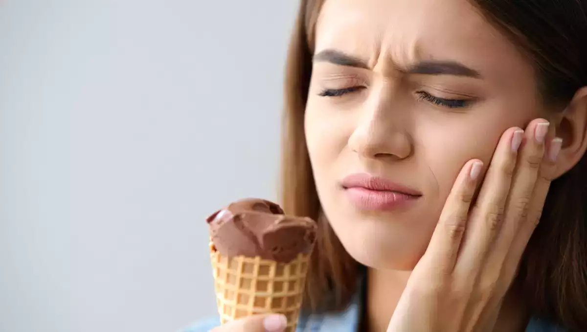 Dientes sensibles al frío: qué remedios naturales funcionan de verdad para calmar el dolor