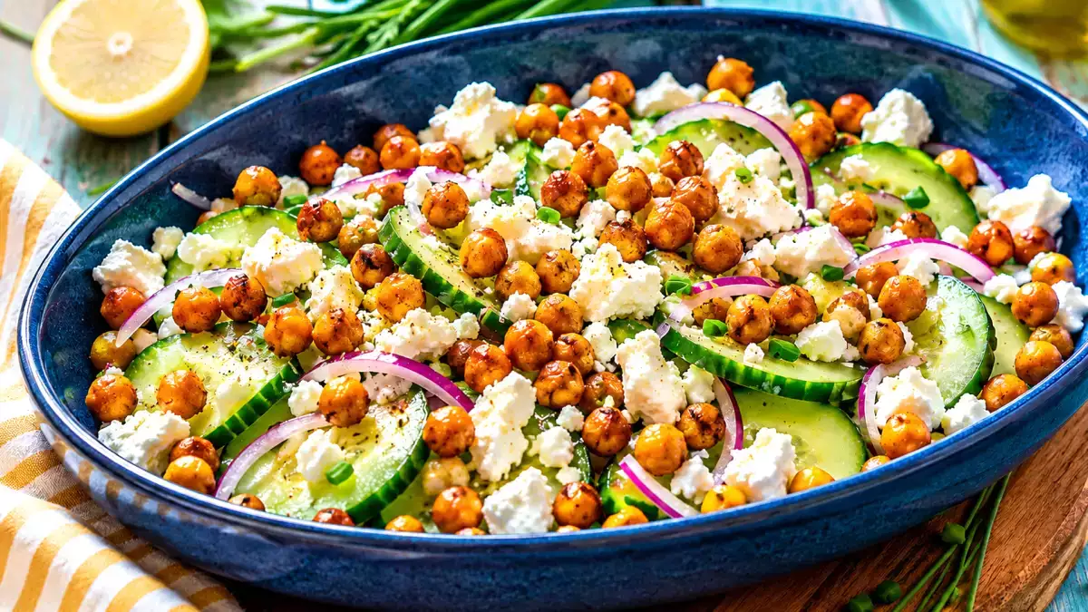 Ensaladas de legumbres: ideas frescas para comer bien con botes de conserva y preparaciones sencillas