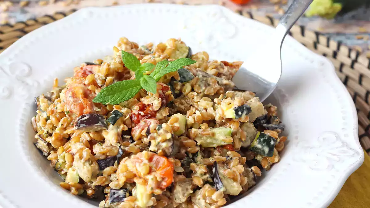 Espelta en las ensaladas de verano: el pequeño secreto que sacia, alegra tus comidas de verano y gusta a todos