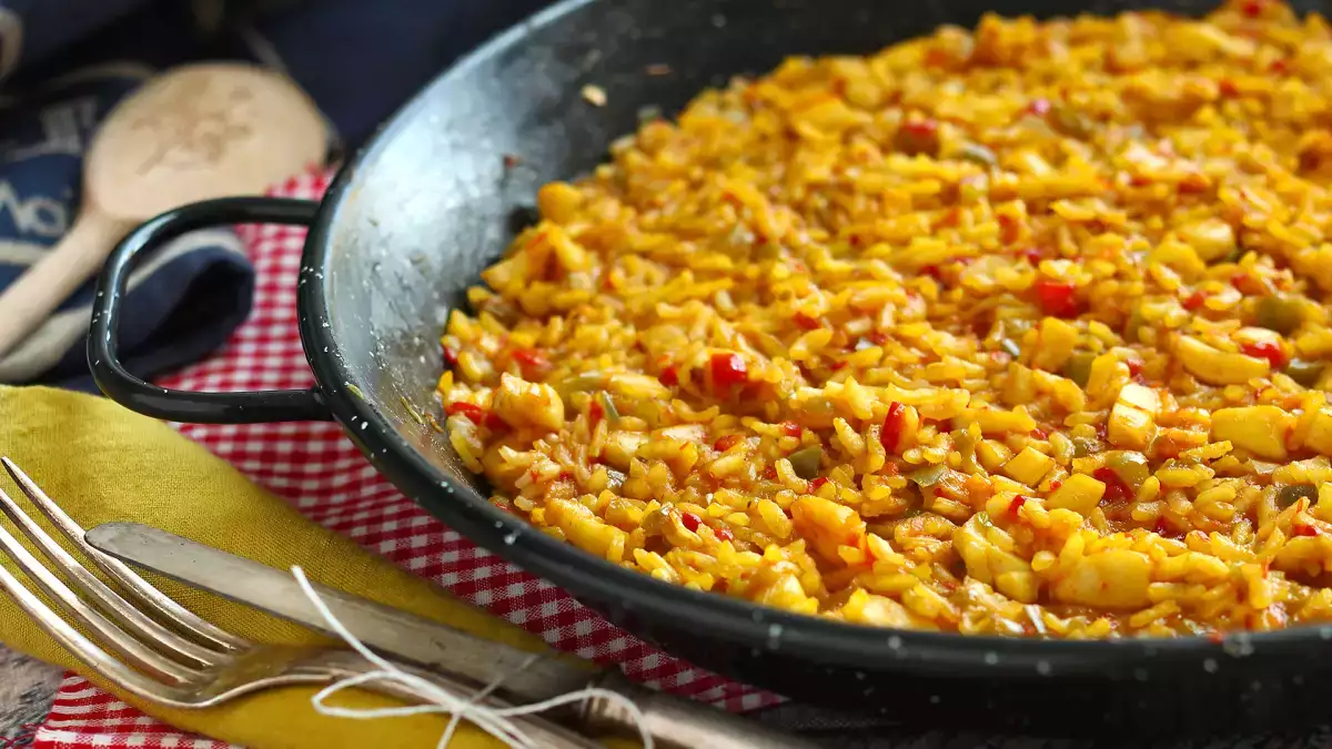Cómo preparar en casa un arroz con calamares que parece de restaurante: fácil, sabroso y listo en 20 minutos