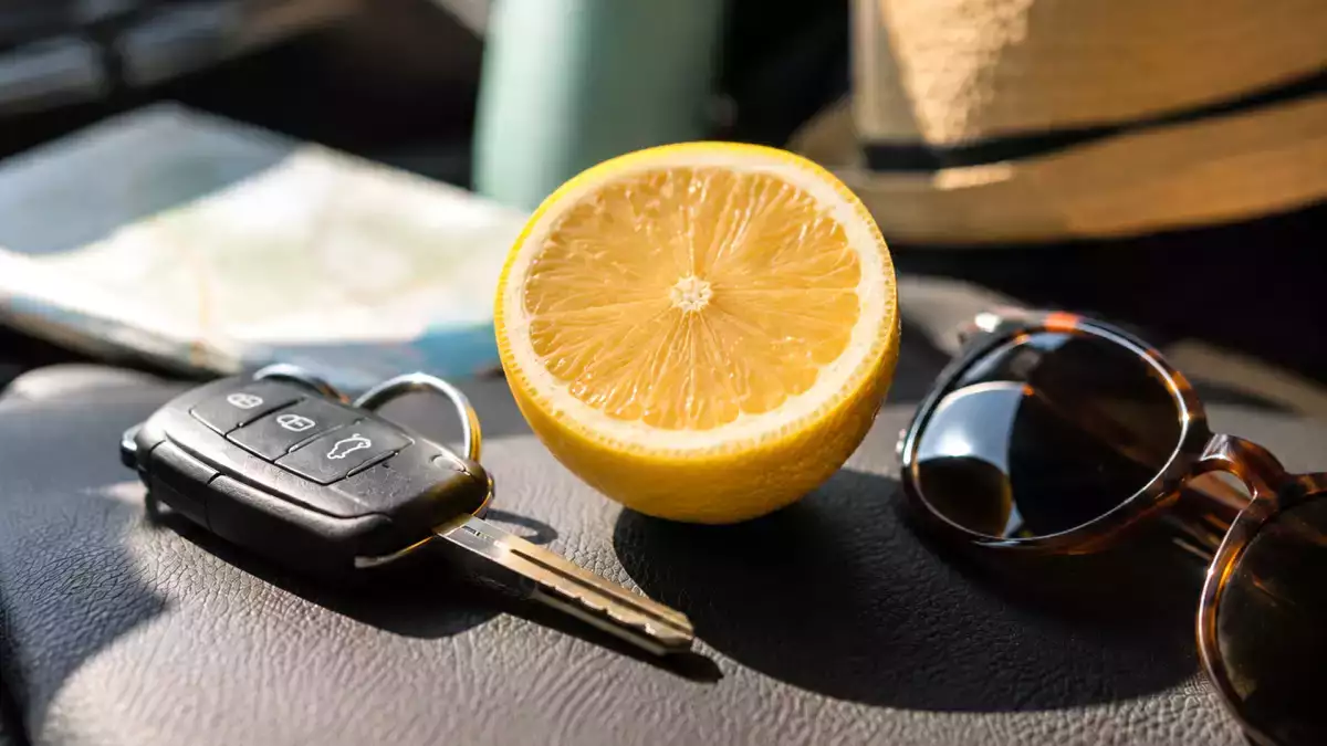 Oler limón contra el mareo en coche: cuándo puede ayudar y cómo hacerlo bien