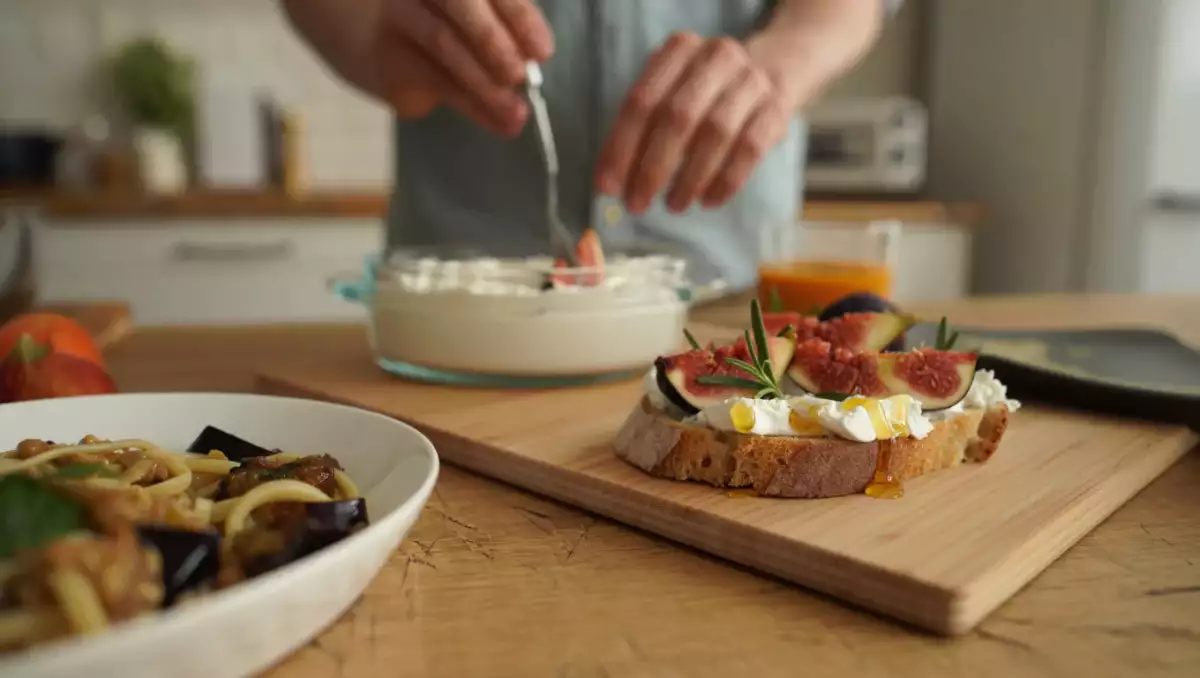 Menú vegetariano, 8 de julio: tostas de higos, pasta con berenjena y mousse de albaricoque